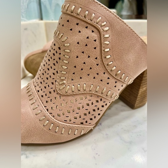 Altar’d State Pink Women's Mules Size 7.5 EUC - Picture 5 of 7